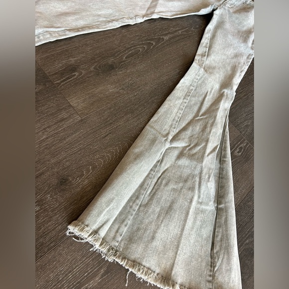 NWT ALtar’D State Bell Bottom high waisted jeans | Sz SM | in silver sage color - Picture 3 of 5